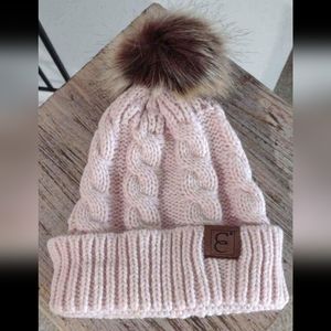 Light Pink Knit Pom Pom Beanie 🩷 NWOT Adult One Size Fits Most